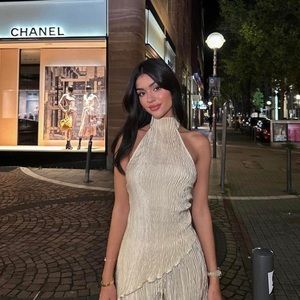 ZARA ASYMMETRIC HEM HALTER TOP